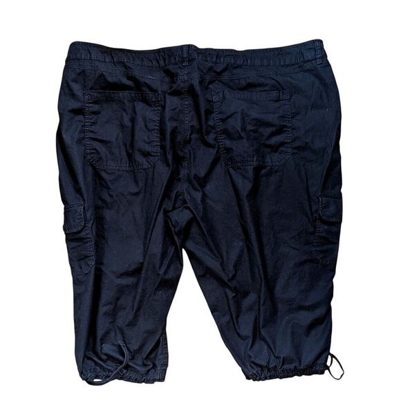 St John's Bay Women's plus Bermuda Cargo Shorts Black size 30W - Picture 3 of 10